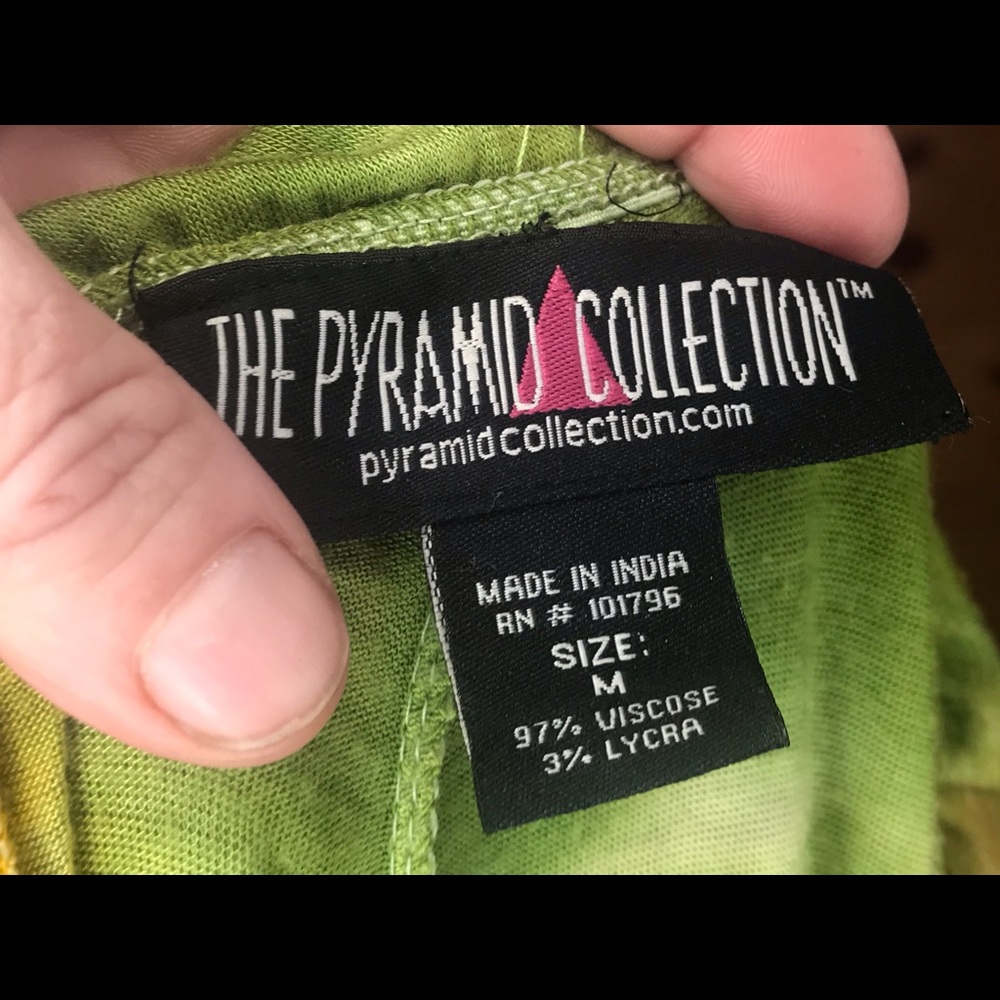 The Pyramid Collection colorful skirt, size M.